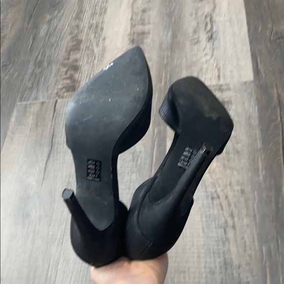 Black heels - Picture 3 of 3